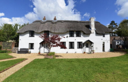 Thatched cottage with Private hot tub & pool.