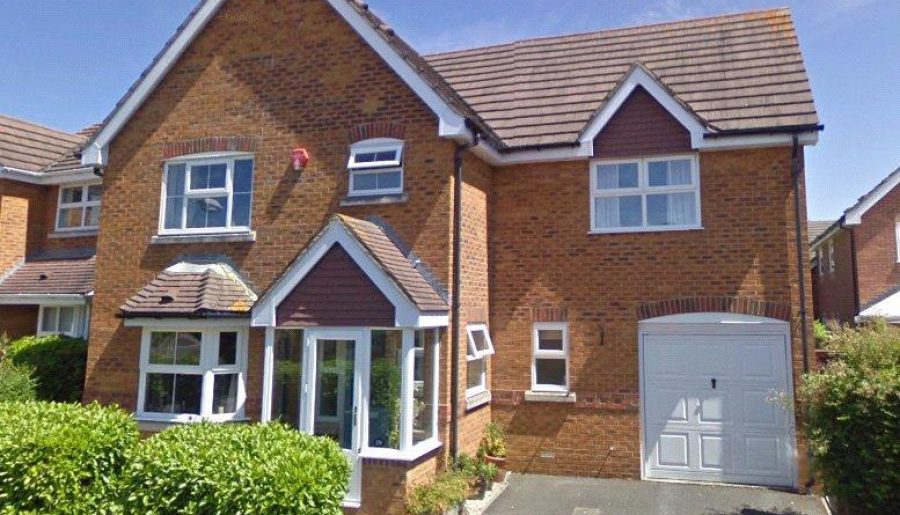 Vitre Gardens. Holiday home in Lymington. Sleeps 8 by NewFo.rest